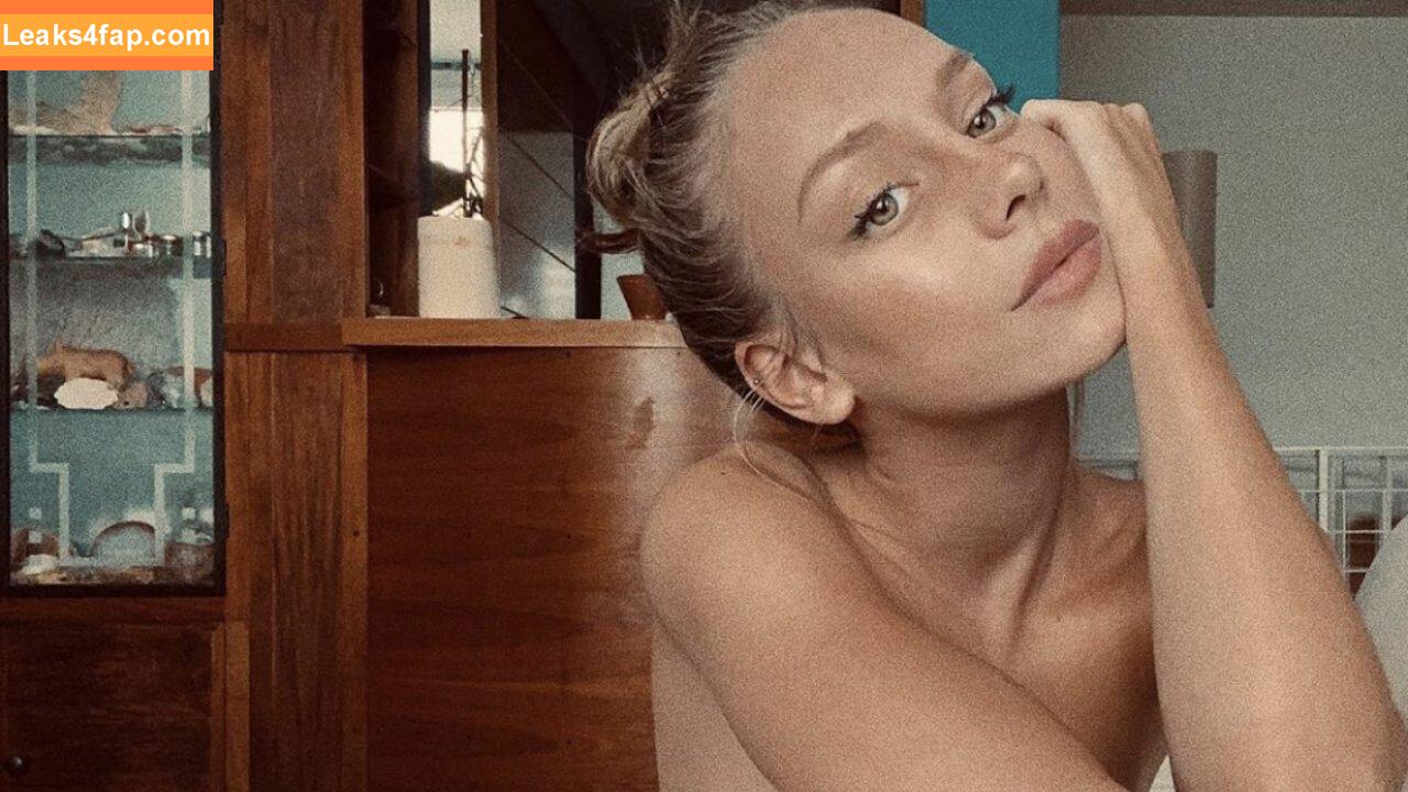 esterexposito /  leaked photo photo #0002