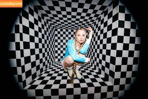 Esther Graf photo #0049