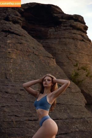 Eva Lee Model photo #0069