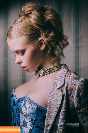 Eva Lee Model photo #0083