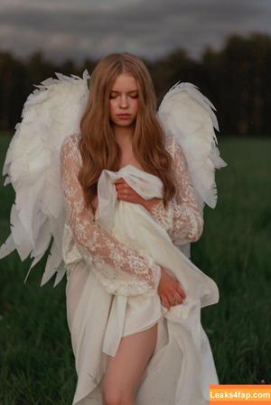 Eva Lee Model photo #0101