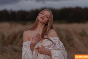 Eva Lee Model photo #0102