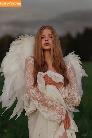 Eva Lee Model photo #0103