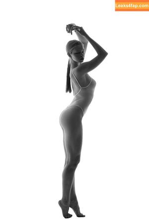 Eva Lee Model photo #0120