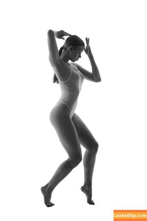 Eva Lee Model photo #0123