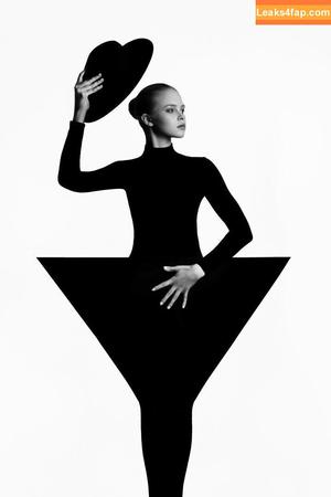 Eva Lee Model photo #0149