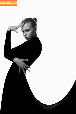 Eva Lee Model photo #0150