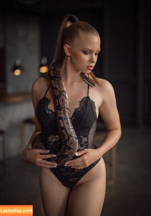 Eva Lee Model photo #0154