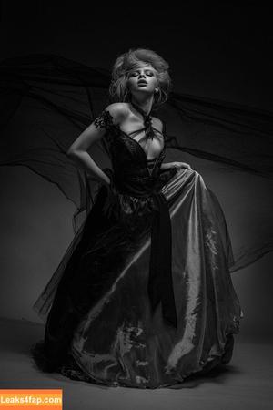 Eva Lee Model photo #0170