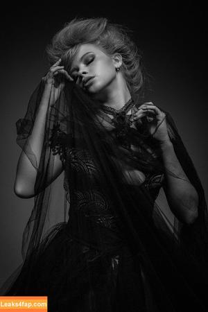 Eva Lee Model photo #0179