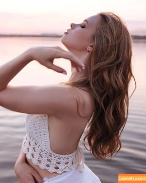 Eva Lee Model photo #0188