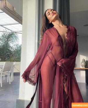 Eva Padlock photo #1341