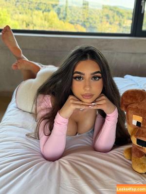 Eva Savagiou photo #1052