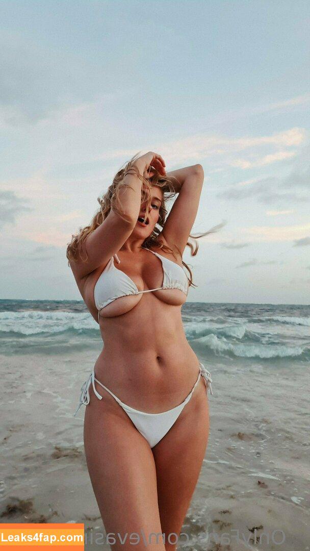 Eva Sindlerova / NeumimTweetovat / evasindlerova / Šindlerová leaked photo photo #0020