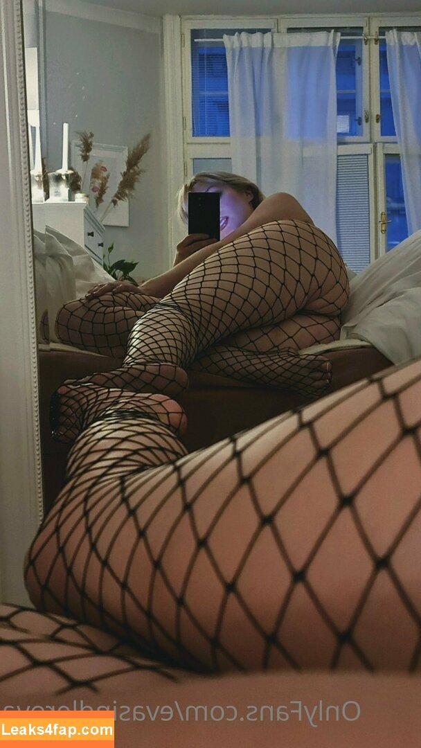 Eva Sindlerova / NeumimTweetovat / evasindlerova / Šindlerová leaked photo photo #0044