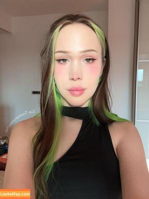 Eva Toomanypeaches photo #0011