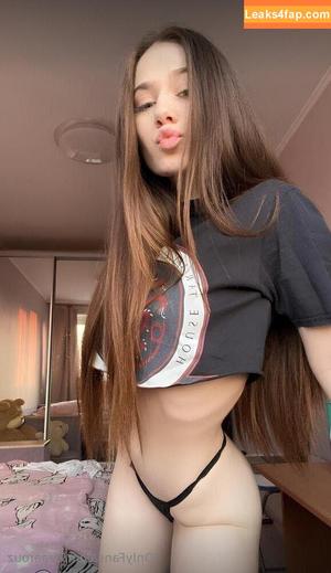 evaarouz photo #0047