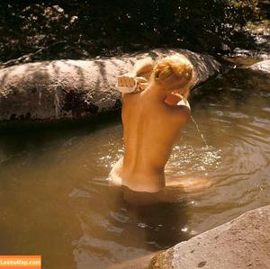 Eve Meyer photo #0010