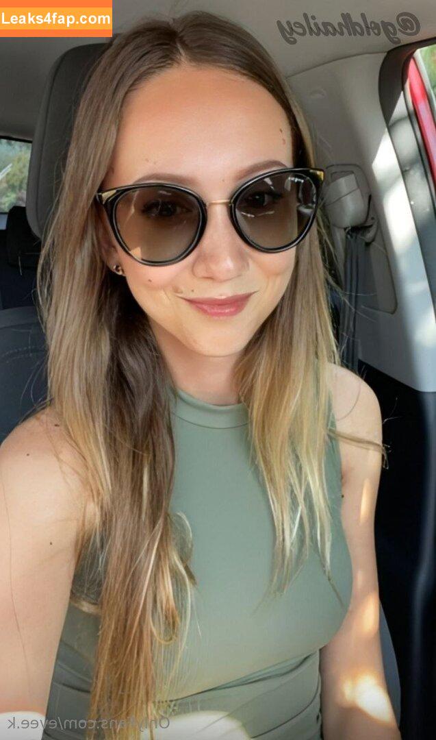 evee.k / eviee.k leaked photo photo #0008