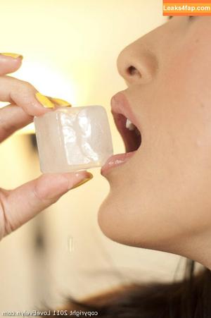 Evelyn Lin photo #0047