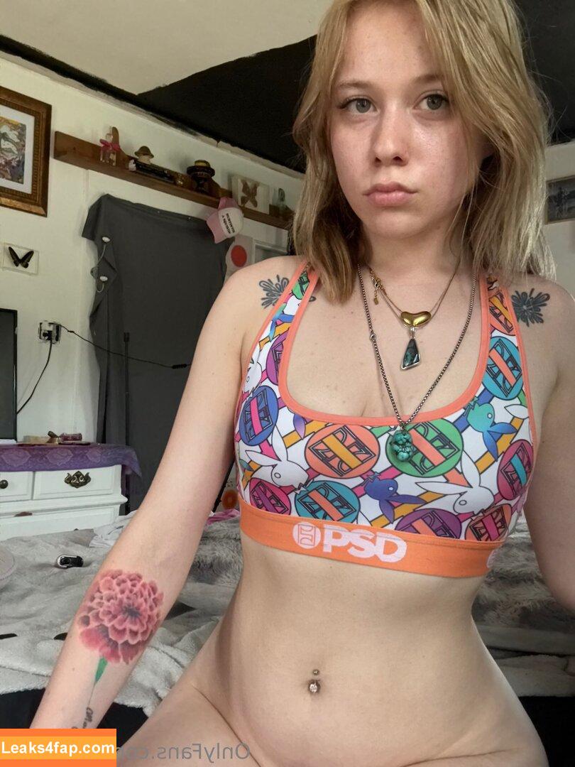 eviebratt / eviebrattt leaked photo photo #0015