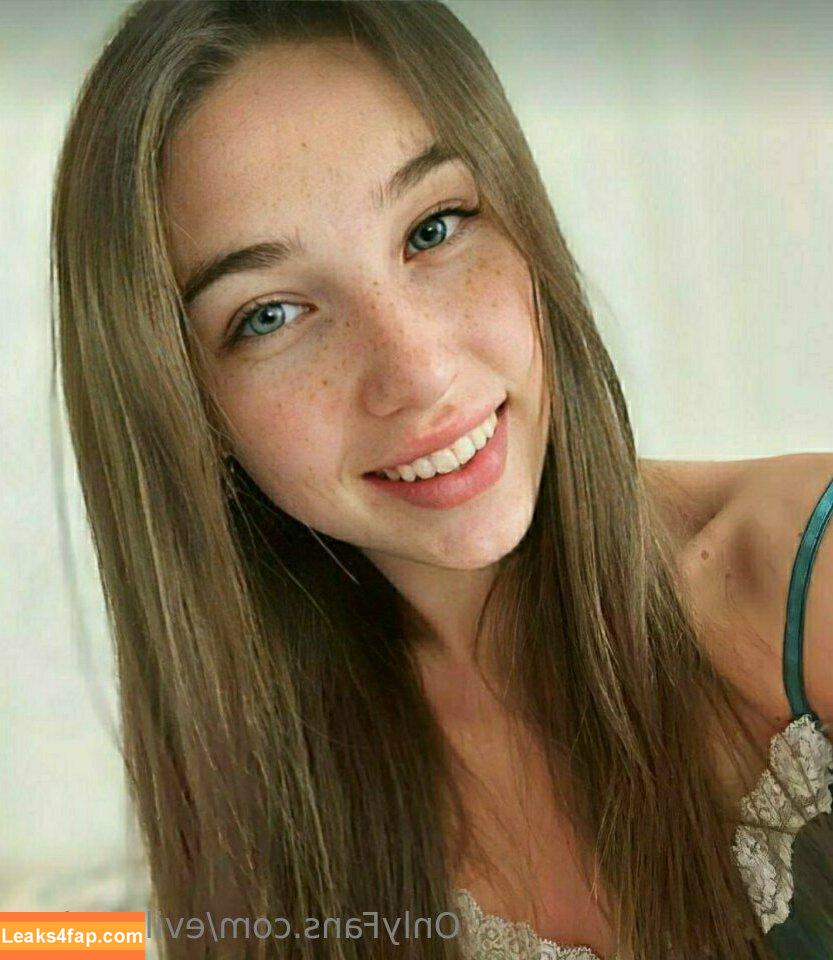 evilscarlett / evilxscarlet leaked photo photo #0074