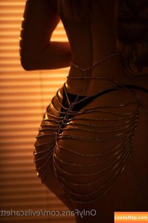 evilscarlett photo #0040