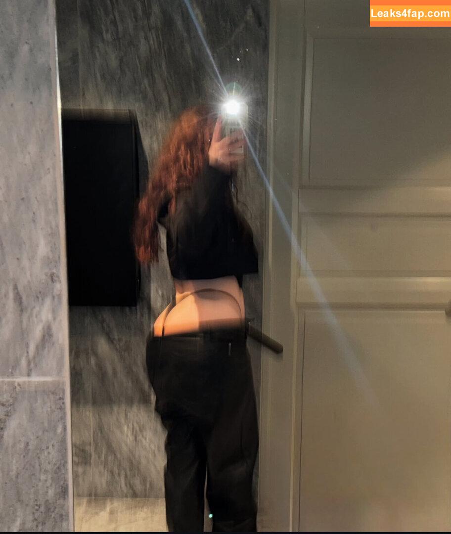 Evvoxi / Mylfoxi leaked photo photo #0002
