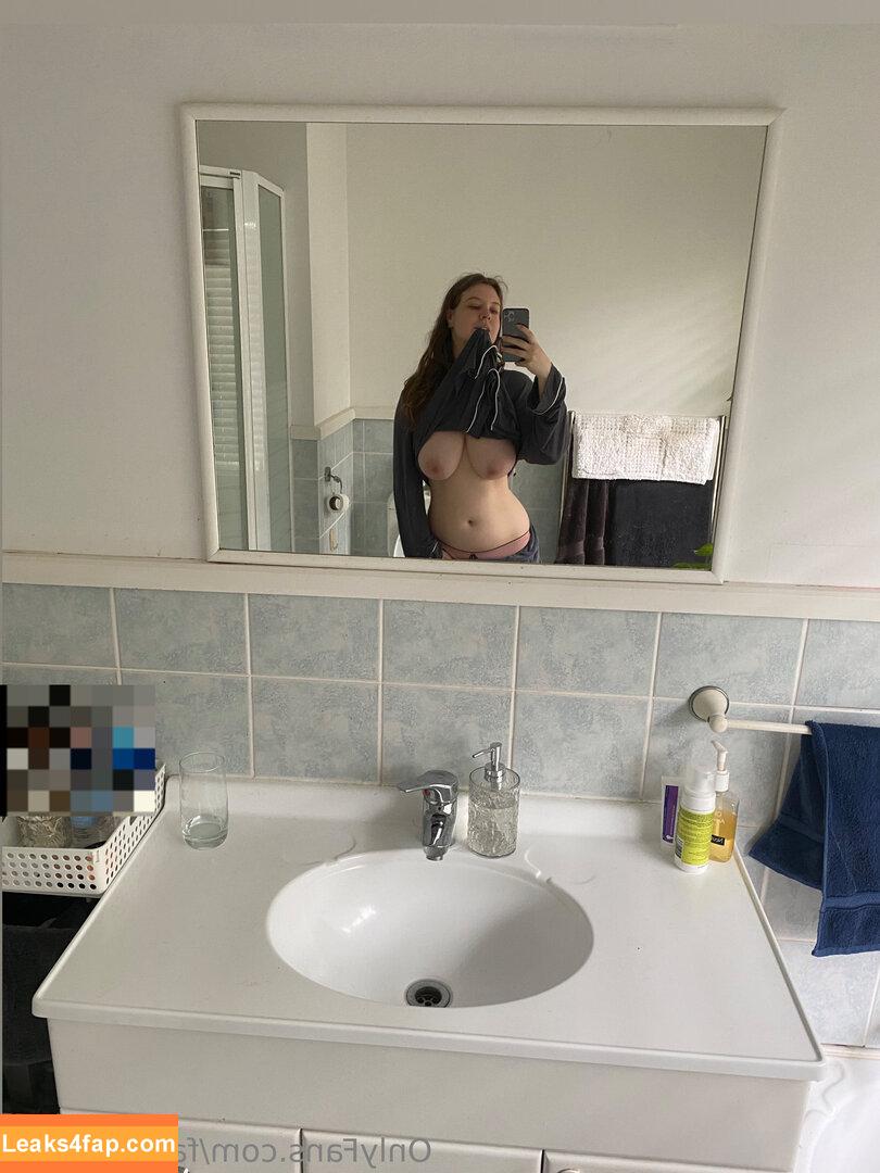 faceless_tits / facelesstna leaked photo photo #0003