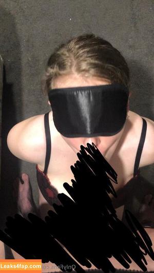 faceless_tits photo #0002