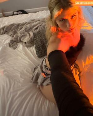 Faith Ordway photo #0438