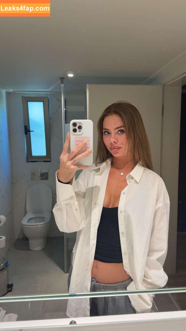 faithlouisak / brunetteblueeyedbaddie / yourmummaxoxo leaked photo photo #0027