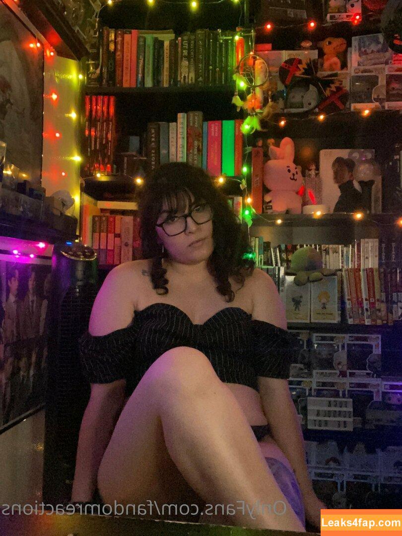 FandomReactions / fandomreactgirls leaked photo photo #0021