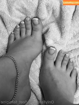 feet_feminine photo #0018