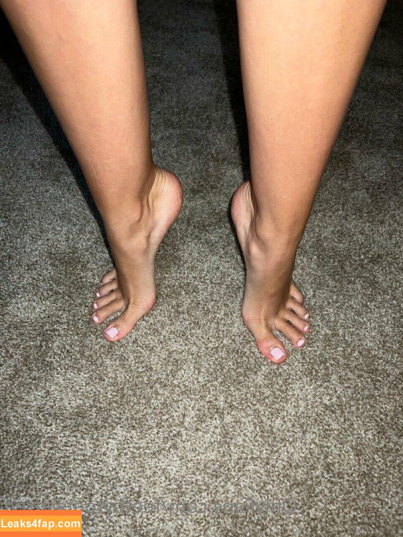 feetbytootsiefree /  leaked photo photo #0003