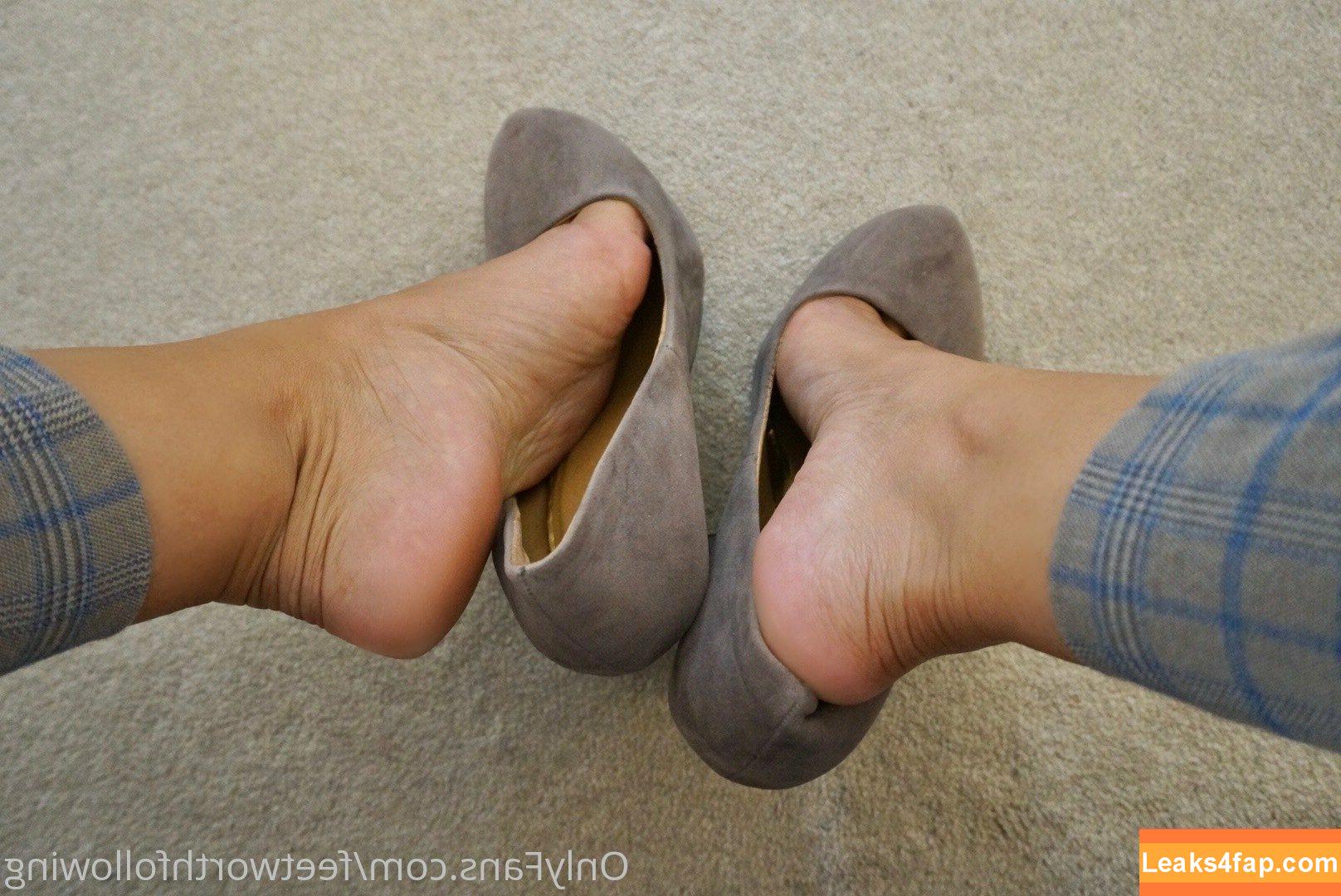 feetworthfollowing /  leaked photo photo #0360