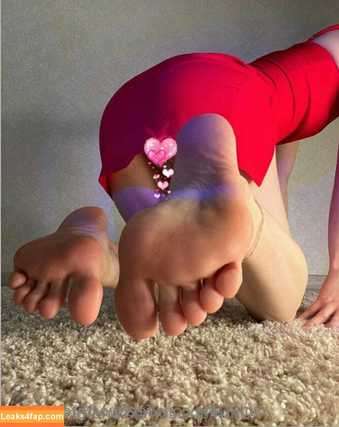 feetworthfollowing /  leaked photo photo #0432