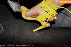 feetworthfollowing photo #0262