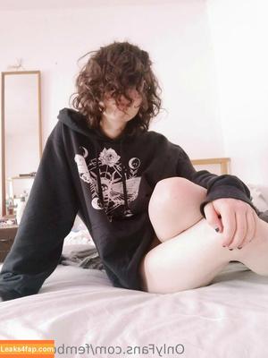 femboy_moth photo #0056