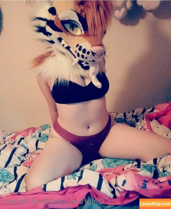 feral.tigress /  leaked photo photo #0003