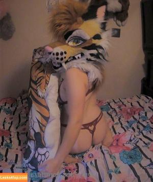 feral.tigress photo #0024