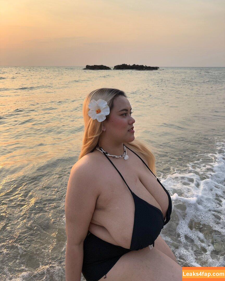 fhong_fionax / Chayada Dulyasatien (Busty Thai Model leaked photo photo #0039