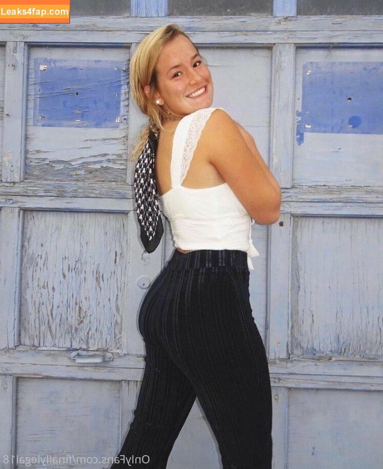 finallylegal18 / hazel_beauti leaked photo photo #0058