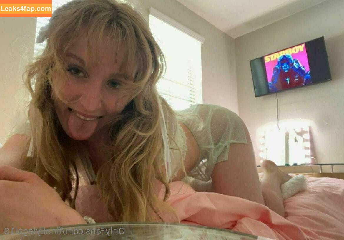 finallylegal18 / hazel_beauti leaked photo photo #0974
