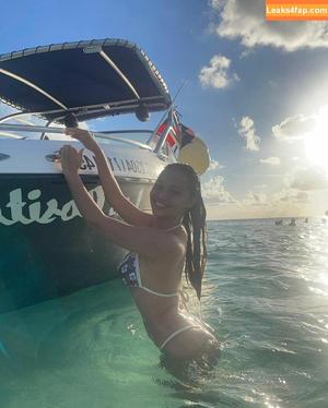 Fiona Barron photo #0027