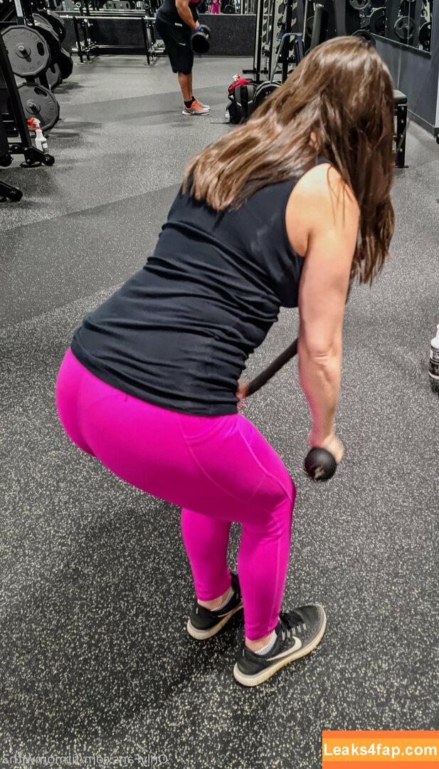 fitmomwith3 / fitmomto3 leaked photo photo #0045