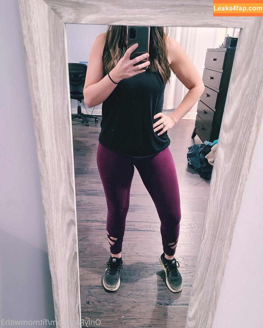 fitmomwith3 / fitmomto3 leaked photo photo #0064