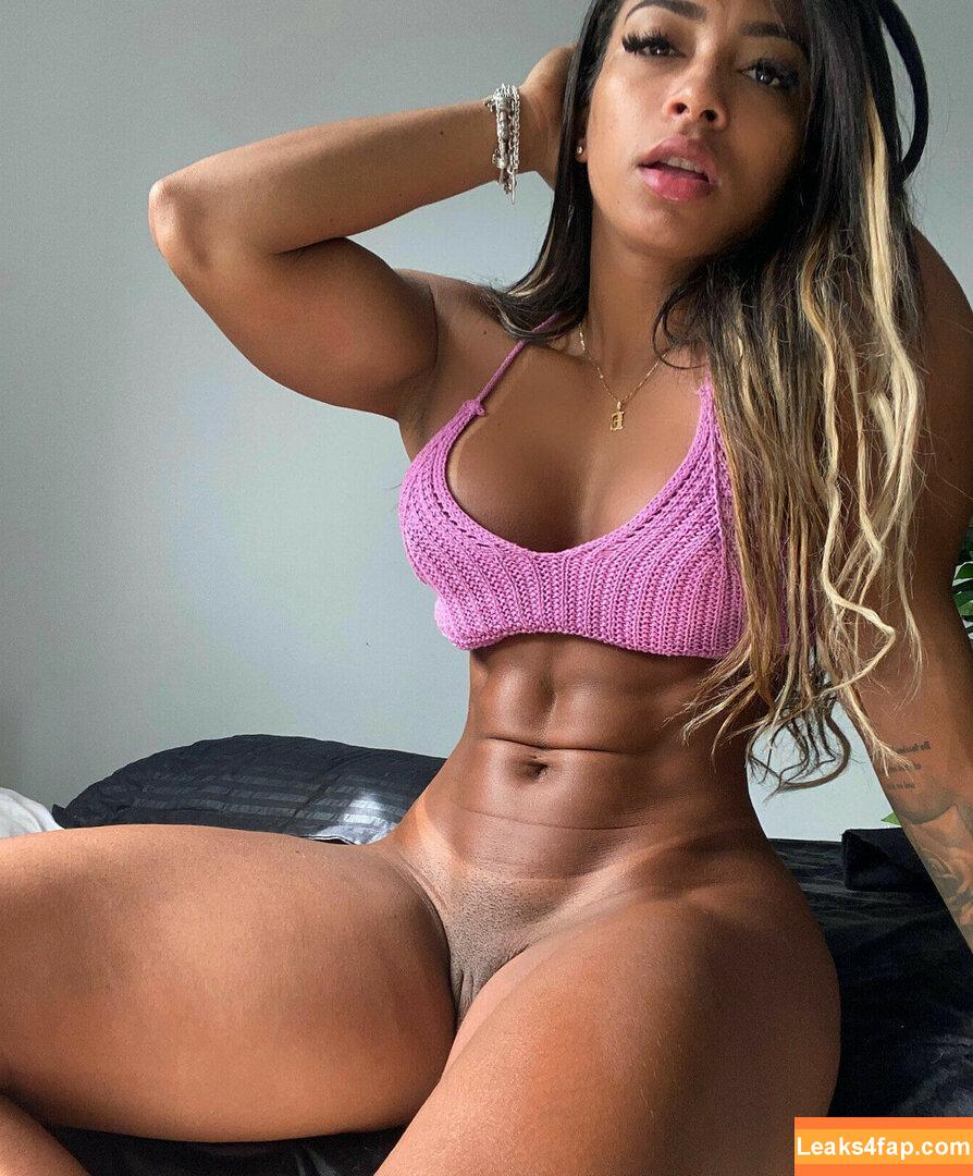 Fitness & Muscle Girls / lauramariemasse / valeria_ammirato leaked photo photo #0043