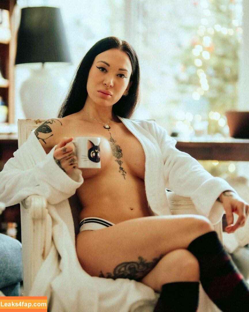 Fitness & Muscle Girls / lauramariemasse / valeria_ammirato leaked photo photo #0357