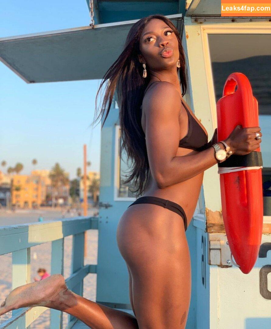 Fitness & Muscle Girls / lauramariemasse / valeria_ammirato leaked photo photo #0411